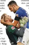  ?? FOTO: DPA ?? Nabil Bentaleb spurtete nach seinem Tor zum 1:0 über den ganzen Platz in die Arme von Torhüter Ralf Fährmann.