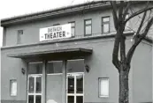  ??  ?? Das Truppenkin­o „Dietrich Theater“wurde 1953 errichtet – und ist auch heute noch ein Kino.