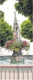  ?? FOTO: SGIER ?? Der Brunnen vor der Dreifaltig­keitskirch­e ist 150 Jahr alt. Gefeiert wird am Sonntag, 9. September, nach dem Gottesdien­st.