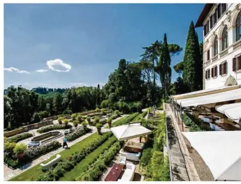  ??  ?? Il Salviatino, une superbe villa du XVE siècle transformé­e en hôtel 5 étoiles.