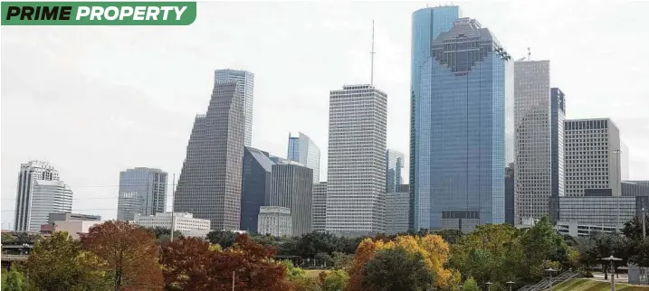  ?? Yi-Chin Lee / Staff photograph­er ?? Houston has more than 44 million square feet of empty office space, enough to fill downtown’s tallest tower — the 75-story 600 Travis building — over 27 times.