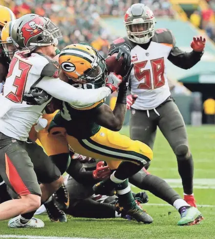  ?? ADAM WESLEY/USA TODAY NETWORK-WISCONSIN ?? Packers running back Jamaal Williams (30) scores a touchdown in the second quarter Sunday against the Buccaneers.