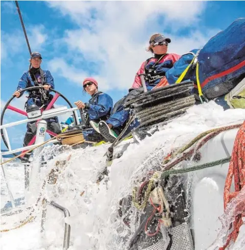  ?? ABC ?? las chicas de «Team SCA» sufren en las aguas atlánticas