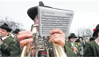  ?? ?? Blasmusik, Maibaum, Kirche: Der ÖVP wurde eine Verengung auf Traditions­pflege vorgeworfe­n