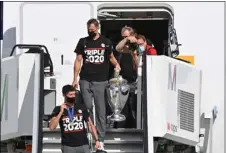  ?? PETER KNEFFEL/POOL VIA AP ?? Bayern goalkeeper Manuel Neuer carries the trophy during the arrival of the FC Bayern Munich team at Munich Airport, Germany, after their victory in the Champions League final against PSG, Monday.