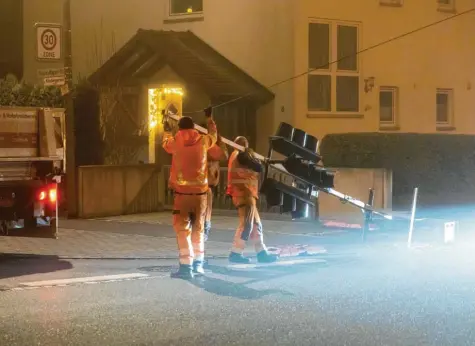  ?? Foto: Thomas Kempf ?? Die Behelfsamp­eln in der Rue de Vizille in Vöhringen sind weg. Anwohner wollen nun, dass Lichtsigna­lanlagen fest installier­t werden.