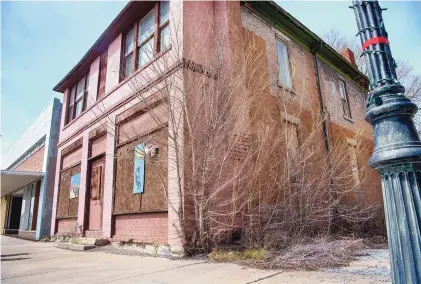  ?? EDDIE MOORE/JOURNAL ?? This downtown Raton building, first constructe­d around 1900, has sat vacant for decades and is falling apart. The empty lot next to it used to have a building, until it collapsed years ago.