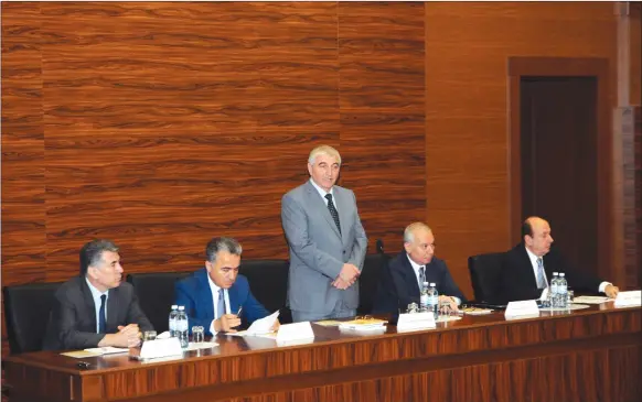  ??  ?? Head of the Central Election Commission Mazahir Panahov adressed the opening ceremony of specialize­d courses on electoral law for the chairs of district election commission­s.