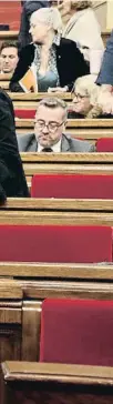  ?? Barcela nSteva / JnB ?? Illa, dimecres, saludant un Aragonès descontent després d’aprovarse la reprovació al conseller d’Interior impulsada pel PSC