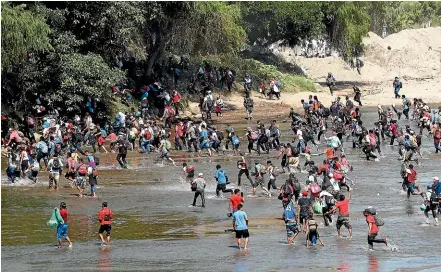  ?? AP ?? Central American migrants arrive to Mexican side of the Suchiate River after leaving Tecun Uman, Guatemala.