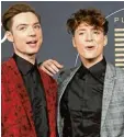  ?? Fotos: Axel Heimken, Maurizio Gambarini, dpa ?? Millionen Menschen kennen die Zwillingsp­aare Lisa und Lena und „Die Lochis“Heiko und Roman und interessie­ren sich dafür, was diese „Influencer“tun. Manche Inter netstars machen in ihren Filmen auch Werbung. Dabei müssen sie sich aber an Re geln halten.