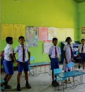  ??  ?? Une salle de classe avec peu de matériel de l’école T/Irakkandy Sinhala Vidyalaya, située à Nilaveli, au Sri Lanka.