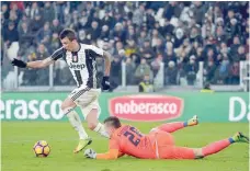  ?? — Reuters ?? Juventus’ Mario Mandzukic in action with Empoli’s goalkeeper Lukasz Skorupski in Italian League.