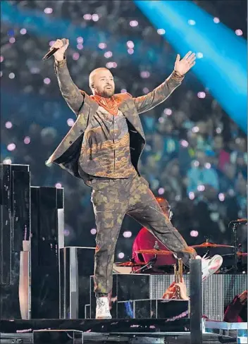  ?? Timothy A. Clary AFP / Getty Images ?? PERFORMER Justin Timberlake struts about the U.S. Bank Stadium stage Sunday in Minneapoli­s.