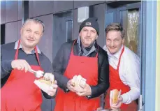  ?? FOTO:ZIEGLERSCH­E ?? Zubereitet und verteilt werden die Snacks von Leitungskr­äften aus der Jugendhilf­e der Zieglersch­en.