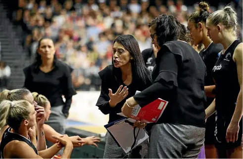  ?? GETTY IMAGES ?? Head coach Noeline Taurua gives instructio­ns to the Silver Ferns during the Constellat­ion Cup match against Australia in Hamilton last Sunday.