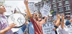  ?? SAUMYA KHANDELWAL/HT PHOTO ?? Members of the Krantikari Yuva Sangathan protest outside Uttar Pradesh Bhavan in New Delhi on Wednesday demanding the resignatio­n of chief minister Yogi Adityanath.