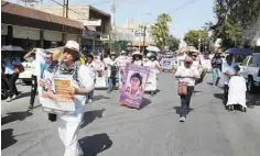  ??  ?? Solidarida­d. Familias de al menos 12 estados de la República Mexicana se unieron a la caravana.