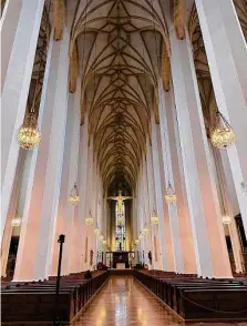  ?? ?? The Frauenkirc­he is a perfect spot for reflection.