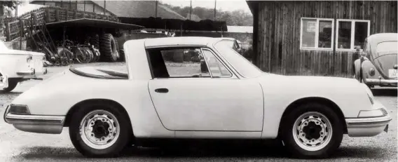  ??  ?? Below: 1962/63 – Porsche 911 prototype 901 T8 shown as a Targa. It was simply a sheet metal clad wooden model, with 356 wheels