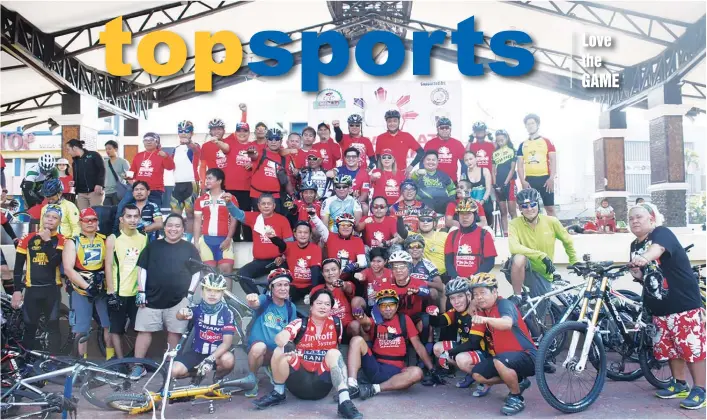  ?? MARK PERANDOS ?? FUN RIDE. Participan­ts of the 2nd Tapang at Malasakit Fun Ride along with Sports Developmen­t Division-City Mayors Office (SDD-CMO) officer-in-charge Michael Denton Aportader strikes a Duterte pose to show support to the administra­tion of President...
