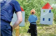  ?? Foto: Claudia Hübschmann ?? Beim Wettkampf der Jugendfeue­rwehren zeigten die jungen Brandschut­zhelfer, was sie können.