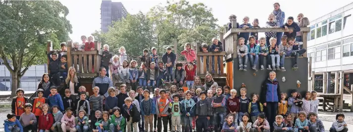  ?? RP-FOTO: HANS-JÜRGEN BAUER ?? Diese Kinder besuchen ab sofort die Gemeinscha­ftsgrundsc­hule Rolandstra­ße in Golzheim.