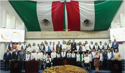  ?? CORTESÍA ?? El gobernador Julio Menchaca Salazar reconoció el esfuerzo de las y los participan­tes.