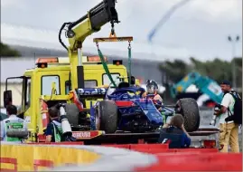  ??  ?? Trois virages et puis c’est tout. Pierre Gasly a vu son premier Grand Prix de France s’arrêter dans le virage du Camp.