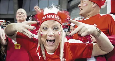  ?? BILD: IMAGO ?? Farbenfroh und ausgeflipp­t: Die dänischen Handballfa­ns sind für ihre gute Laune und Stimmung bekannt.