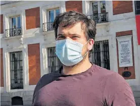  ??  ?? Enrique fue uno de los miles de jóvenes que se sumó a la protesta.