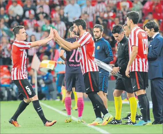  ?? FOTO: AIOL ?? La sorpresa del día Raúl García sale al campo en la segunda parte en lugar de Eraso, que actuó de inicio