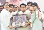  ??  ?? ■ Congress president Rahul Gandhi with state unit chief Kamal Nath and campaign committee head Jyotiradit­ya Scindia, during a public meeting in Datia on Monday. MUJEEB FARUQUI/ HT PHOTO