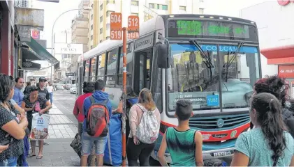  ?? ARCHIVO LA NUEVA. ?? De cortarse el actual sistema de subsidios, el precio actual del boleto podría pasar de 18,95 a 35 pesos.