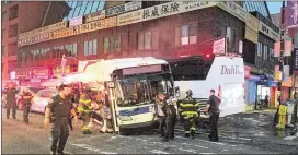  ?? NYPD’S 109TH PRECINCT ?? Officers respond to a collision involving two buses on Main Street in the Queens borough of New York on Monday.