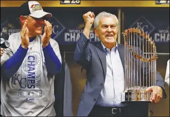  ?? ASSOCIATED PRESS FILES ?? Kansas City Royals owner David Glass (right) and manager Ned Yost celebrate after Game 5 of the 2015 World Series against the New York Mets in New York. Glass, also a former Walmart Inc. chief executive, died last week of complicati­ons form pneumonia. He was 84.