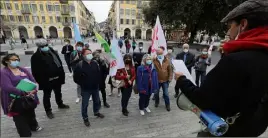  ??  ?? Le collectif « citoyen et de gauche » « Il est temps » a tenu une conférence de presse sur le confinemen­t du week-end.