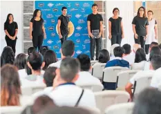  ??  ?? Público. La obra se ganó la atención del jurado y de los alumnos de las diferentes institucio­nes que asistieron.