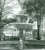  ??  ?? Clockwise from top:Packed benches and flocks of pigeons gather at the park in 1970.