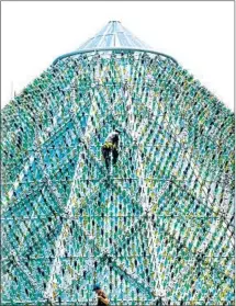  ?? Studio Jae-Eun Choi / Kukje Gallery ?? ARTIST JAE-EUN Choi pushes the edge, recycling 40,000 bottles for a 90-foot art expo pavilion in 1993 in Taejon, South Korea.