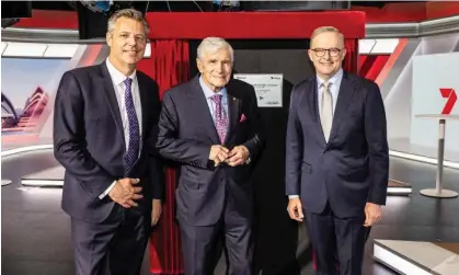  ?? ?? The outgoing Seven CEO, James Warburton (left), with the Seven West Media chair, Kerry Stokes, and the prime minister, Anthony Albanese. Photograph: Seven