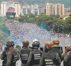  ??  ?? PARAPETADO­S. La Comisión, preocupada por la violencia.