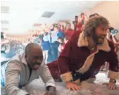  ?? GLEN WILSON ?? Courtney B. Vance and T.J. Miller are bowled over by the festivitie­s of Office Christmas Party.