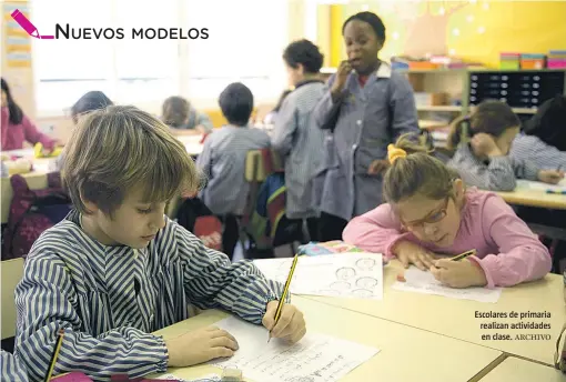  ?? ARCHIVO ?? Escolares de primaria realizan actividade­s en clase.