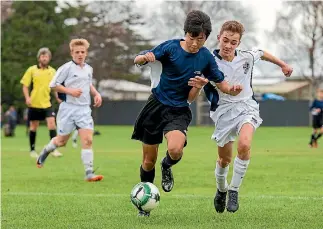  ?? MYTCHALL BRANSGROVE/FAIRFAX NZ ?? Wakatipu High School’s Hayato Yoneto takes on Timaru Boys’ midfielder Taylor Donaldson in their clash at The Rectory on Wednesday morning.