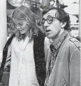  ??  ?? Woody Allen in „Manhattan“mit der sehr jungen Mariel Hemingway, in die er sich verliebt.