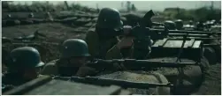  ??  ?? 影片中，国民党守军装备有ZB­26轻机枪、二四式步枪
