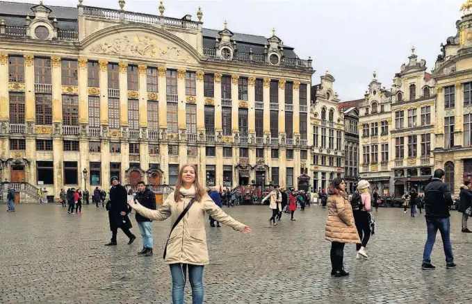  ?? FOTO: PRIVAT ?? Caroline Hop på det sentrale torget i Brussel, Grand-Place, sist helg.