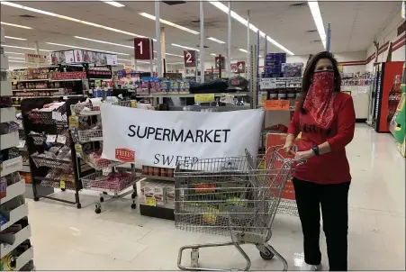  ?? SUBMITTED PHOTO ?? Building a Better Boyertown’s SuperMarke­t Sweep raffle winner Jamie Cascino gets ready to fill her cart with food at Freed’s Market in Boyertown.