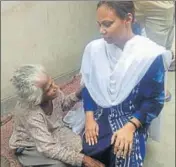  ?? HT PHOTO ?? DLSA secretary (in blue) with rescued 101yearold woman at Gujjarwal village near Ludhiana on Thursday.